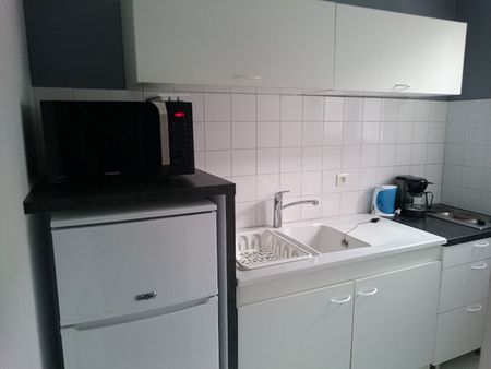 Appartement Niort Studio meublé 27 m2 - Photo 4