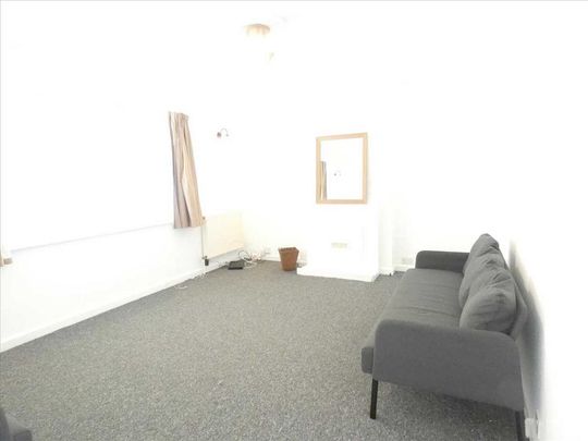 5 bedroom bungalow to rent - Photo 1