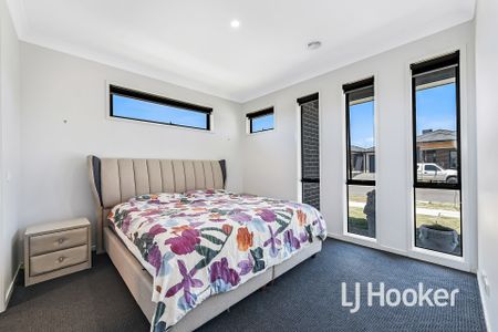 Spacious Family Home with Two Living Areas & Solar Panels � Prime Clyde Location - Photo 3