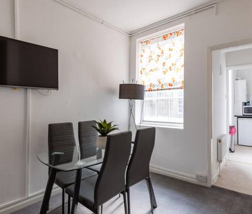 2 Bed Flat, Second Floor, W1D - Photo 2