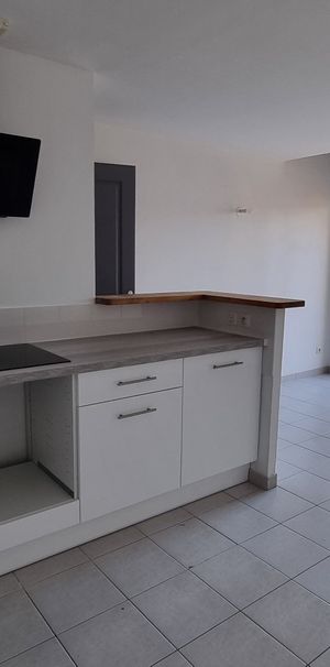 Location Appartement 2 pièces 46m² GALLARGUES LE MONTUEUX 30660 - Photo 1