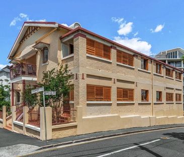 Unfurnished Two Bedroom Unit in Great Location - Photo 2