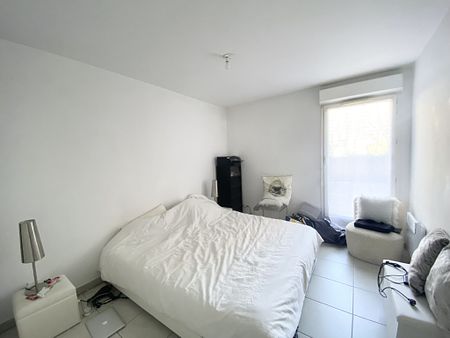 Appartement 3 pièces 79m2 MARSEILLE 8EME 1 490 euros - Photo 4