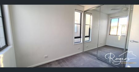 Modern Townhouse in the Heart of Robina - Photo 2