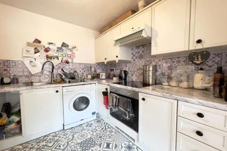 Larger than average, private development - Photo 3