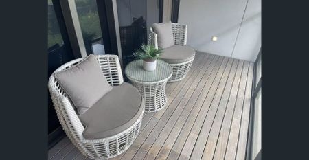 Bills Inclusive. Large 1 Bedroom Apartment in the Heart of Central Park. - Photo 5