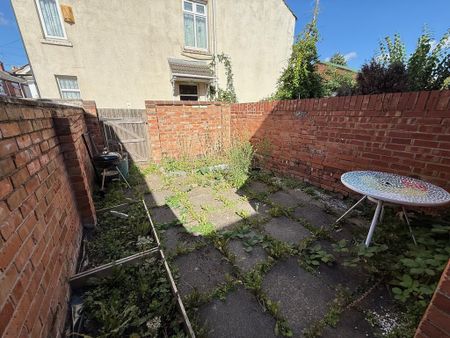 2 bedroom terraced house to rent - Photo 5