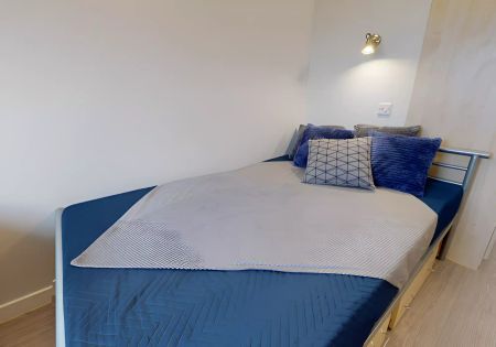Gold En Suite - Photo 4