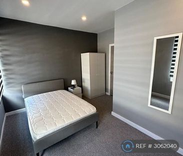 1 bedroom in a house share to rent - Photo 2