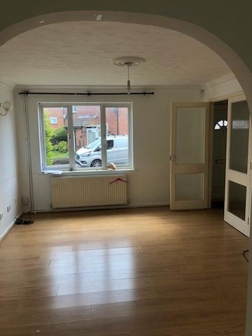 3 bedroom semi-detached house to rent - Photo 4