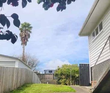 Large 3BR family home + Pool! - Photo 3