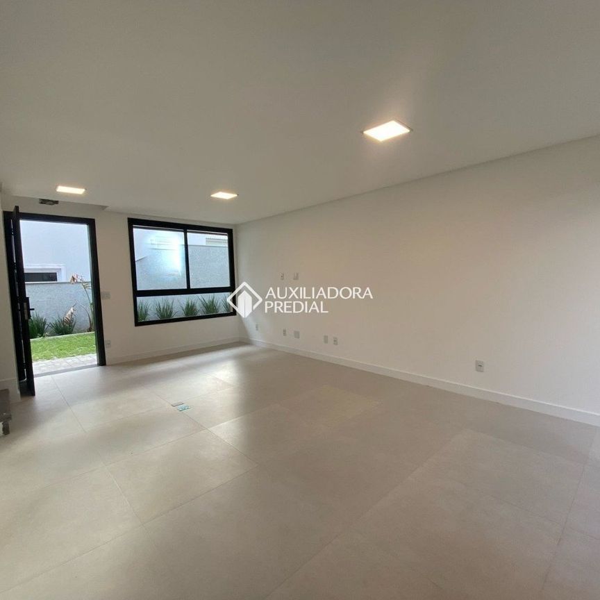Casa em Condomínio com 3 quartos e 123m² para alugar em Campeche, Florianópolis. - Photo 1