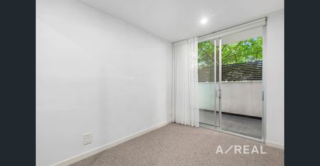 A modern two bedroom apartment . - Photo 4