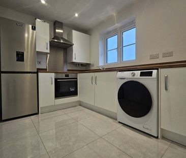 Tame Close - Photo 5