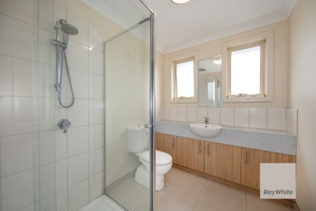 Comfortable & Convenient Living in St Albans - Photo 5