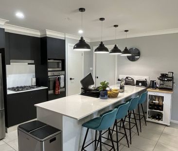 FAMILY FOUR BEDROOM IN OXLEY VALE - Photo 5