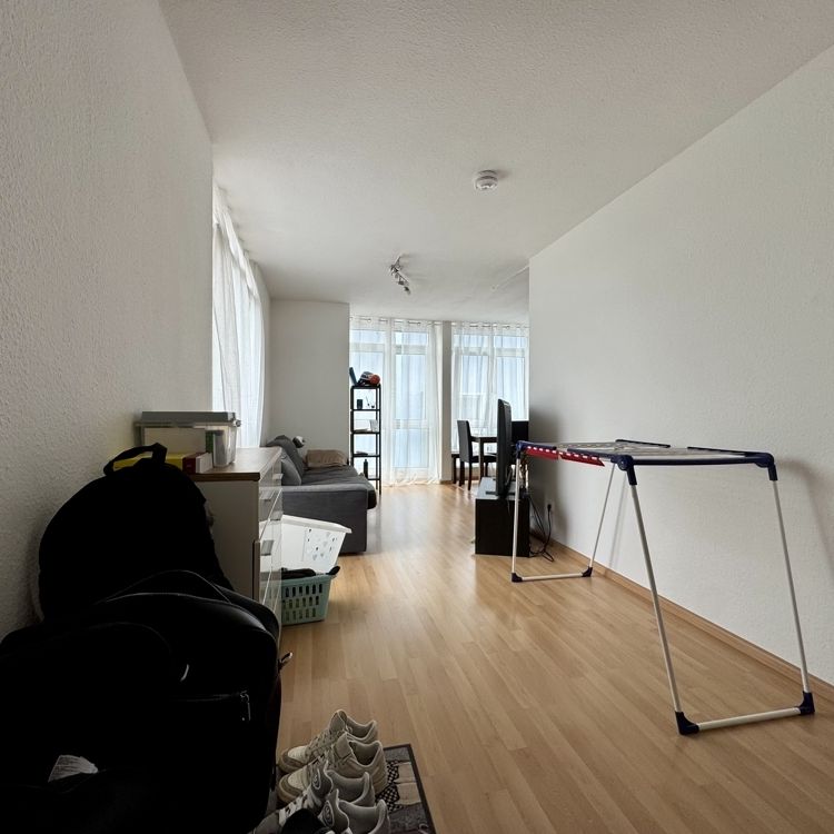 2-Zi.-Whg. nahe Bahnhof – mit Glaserker & EBK, ideal für Studierende, frisch renoviert - Photo 1