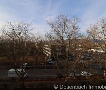 Frisch renovierte 3-Zimmer-Wohnung im 4. Obergeschoss mit Lift und ... - Photo 1