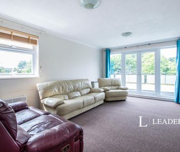 2 bedroom flat to rent - Photo 4