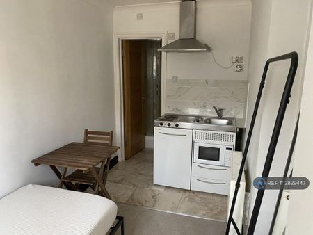 1 bedroom in a house share to rent - Photo 5