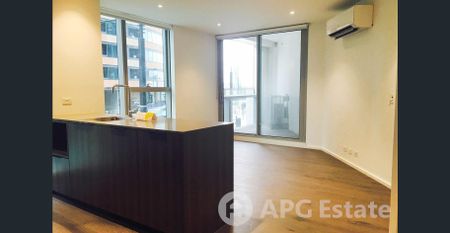 Fully Furnished 1B+1Study+1B Apartment in the Heart of Docklands - Photo 2