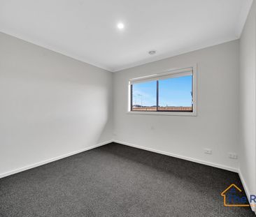 38 Maggie Crescent, Mambourin, Vic 3024 - Photo 2