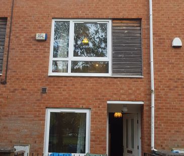 Lauderdale Crescent, Manchester, M13 - Photo 3