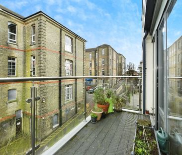 Pankhurst Avenue - Photo 4