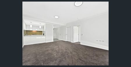 GROUND FLOOR GARDEN APARTMENT!!! - Photo 2