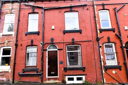 3 bedroom House in Harold Street, Leeds - Photo 2