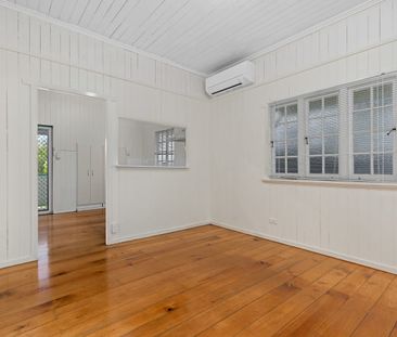 Two Bedroom Cottage in Prime Location - Photo 1