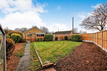 Bungalow – Detached – 2 Geoffrey Bishop Avenue, Fulbourn, Cambridge 2 - To Rent - Photo 2