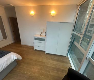 4 bedroom flat share to rent - Photo 3