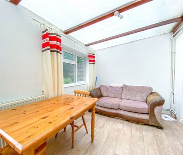 4 bedroom semi-detached house to rent - Photo 2