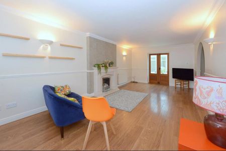 5 bedroom detached house to rent - Photo 2