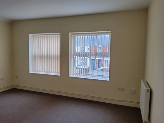 Private First Floor One Bedroom Flat for Rent in a - Photo 1