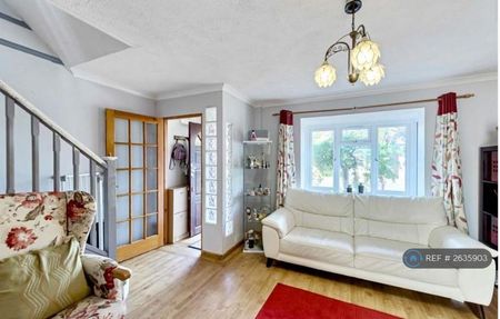 3 bedroom detached house to rent - Photo 3