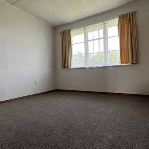 Tidy 2 Bedroom Home - Photo 2