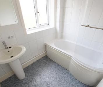 King Edward Avenue, Bournemouth - Photo 1