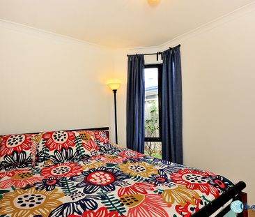 BEAUTIFULLY PRESENTED FAMILY HOME!! - Photo 6