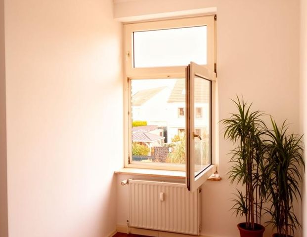 Schöne helle Whg 1.OG, 94qm, gepflegt, 3 Zi, gr. WZ, ruhige Lage - Foto 1