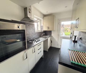 3 bedroom semi-detached house to rent - Photo 6