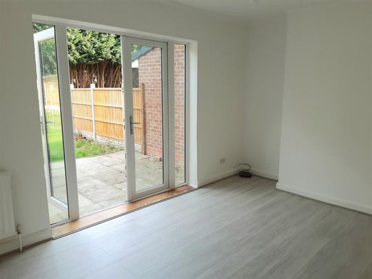 Dove House Lane, Solihull, B91 2EL - Photo 1