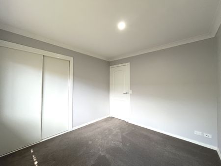 2/27 Harley Street, Labrador - Photo 4