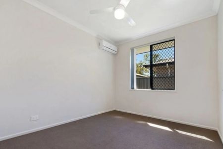 Stylish in-town living with space to entertain - Photo 2