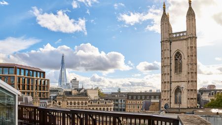An impressive penthouse apartment for rent in Bank, London, EC4M - Photo 2