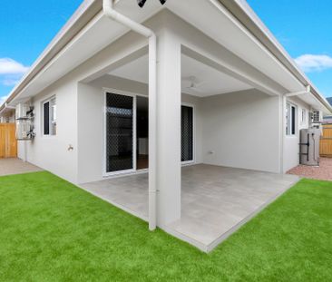 SIMPLY STUNNING! PRIVATE, MODERN & SPACIOUS DUPLEX IN A1 LOCATION! - Photo 1