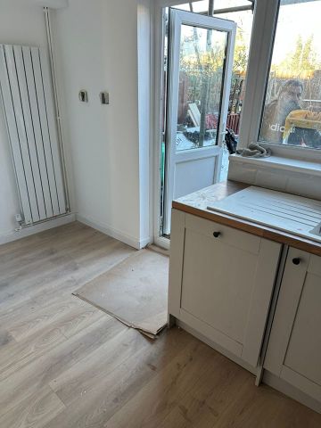 Studio Flat, Fenman Gardens, IG3 - Photo 4