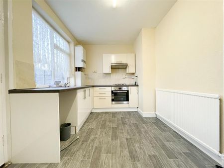 3 bedroom semi-detached house to rent - Photo 2