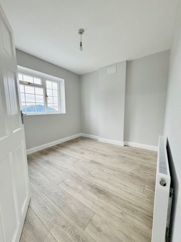 3 Bed Terraced House, Rochford Way, CR0 - Photo 3